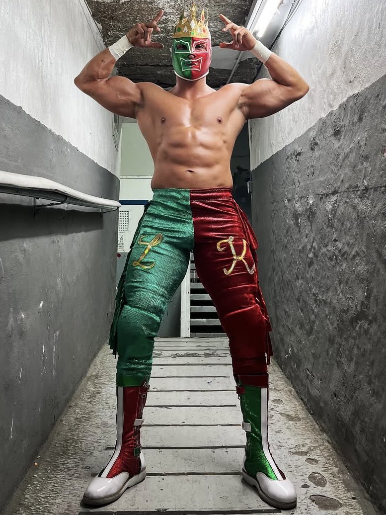 ungodlyrollins's tweet image. #ElRey 👑