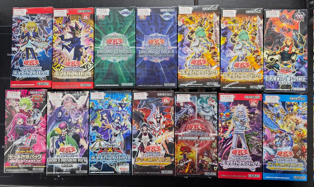遊戯王の未開封ボックス大量入荷🎁 入口すぐの棚にて販売🚪 どの