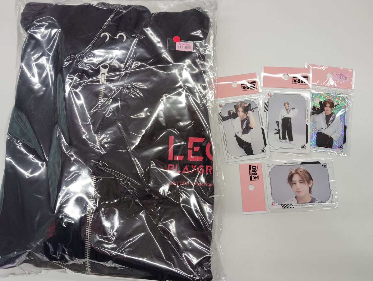 入荷情報】 #LEOの遊び場 100万人記念グッズのパーカー(LEOサイズ) と