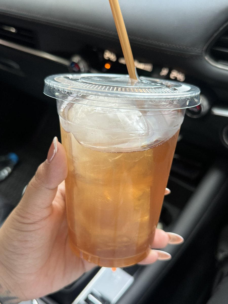 hbker07's tweet image. ดีใจมากๆ ล่าสุดรีวิวร้านชาแล้วแมส เค้าบอกคนไปสั่งเยอะมากกกกกก คนบอกอร่อยเยอะเลย นี่ก็เลยเพิ่มเมนูใหม่ออกมา มีชาเขียวกับชาพีช ขอป้ายยาต่อเลย อิดอกอร่อยมาก ชาพีชคือสดชื่นมากกกกกกกกกกก แบบโคตรๆ เปรี้ยวๆหวานๆกำลังดี กินตอนออกบ้านฟินมากๆๆ กลิ่นพีชไม่ปลอม 🥺👏🏻✨ ทุกคนลอง ร้านเค้าน่ารัก