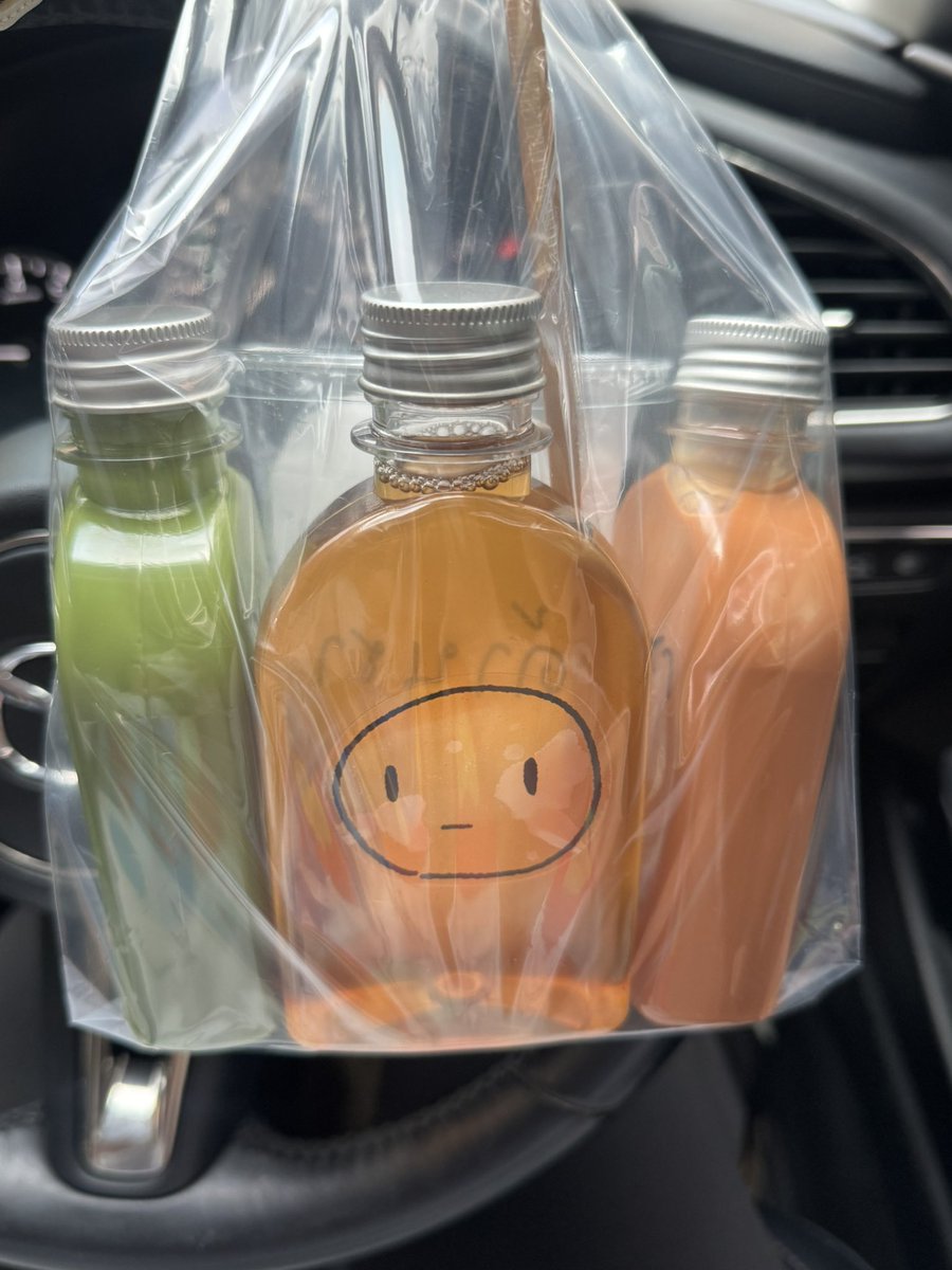 hbker07's tweet image. ดีใจมากๆ ล่าสุดรีวิวร้านชาแล้วแมส เค้าบอกคนไปสั่งเยอะมากกกกกก คนบอกอร่อยเยอะเลย นี่ก็เลยเพิ่มเมนูใหม่ออกมา มีชาเขียวกับชาพีช ขอป้ายยาต่อเลย อิดอกอร่อยมาก ชาพีชคือสดชื่นมากกกกกกกกกกก แบบโคตรๆ เปรี้ยวๆหวานๆกำลังดี กินตอนออกบ้านฟินมากๆๆ กลิ่นพีชไม่ปลอม 🥺👏🏻✨ ทุกคนลอง ร้านเค้าน่ารัก