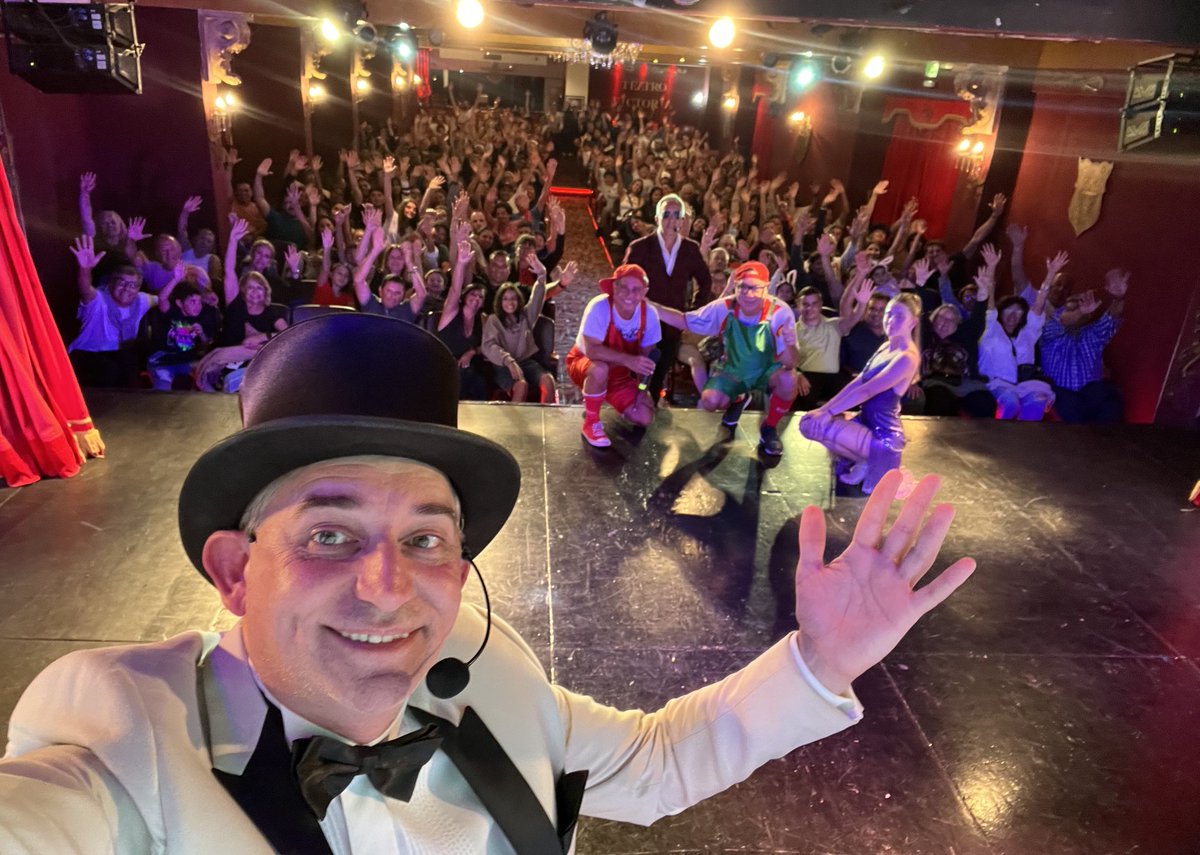 Gran #Funcion de hoy Miércoles a Sala Llena una vez masss !!!!! Vamos por masss #Temporada2026 #MarDelPlata #TeatroVictoria #PetonProducciones #LaMagiaDeLaRisa