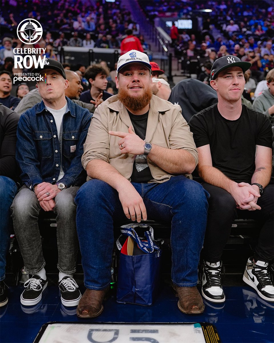 .@lukecombs is in the HOUSE! 🏠