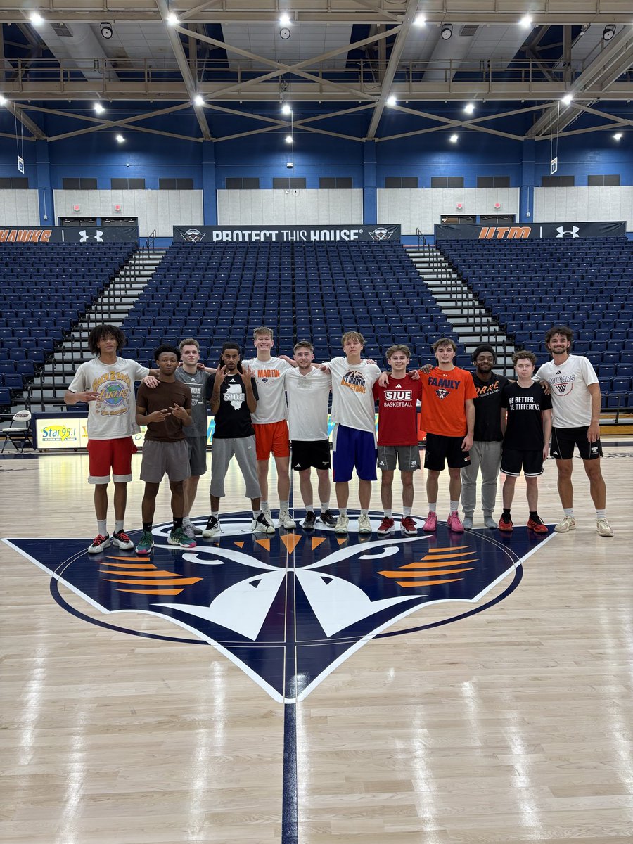 darrluch's tweet photo. coug managers move to 4-0 with a 86-78 over UT martin @ManagerGames_ https://t.co/LTwmvcJrKc