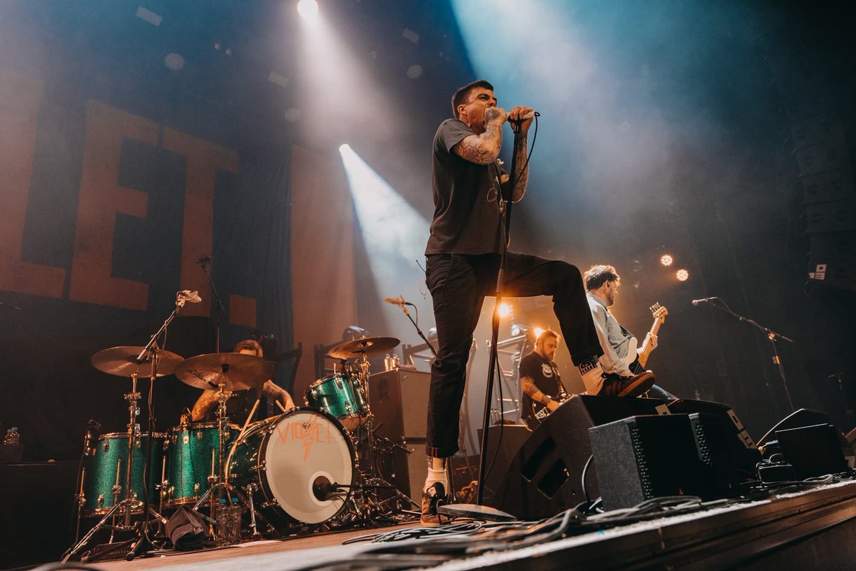 tim every hour 🎸 (@hourlytimpayne) on Twitter photo 