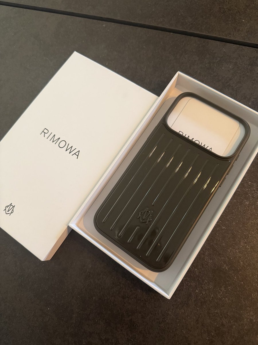 RIMOWA買えちゃったやばい

これは流石に成し遂げ