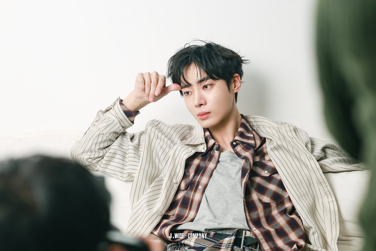 원츄 tweet media