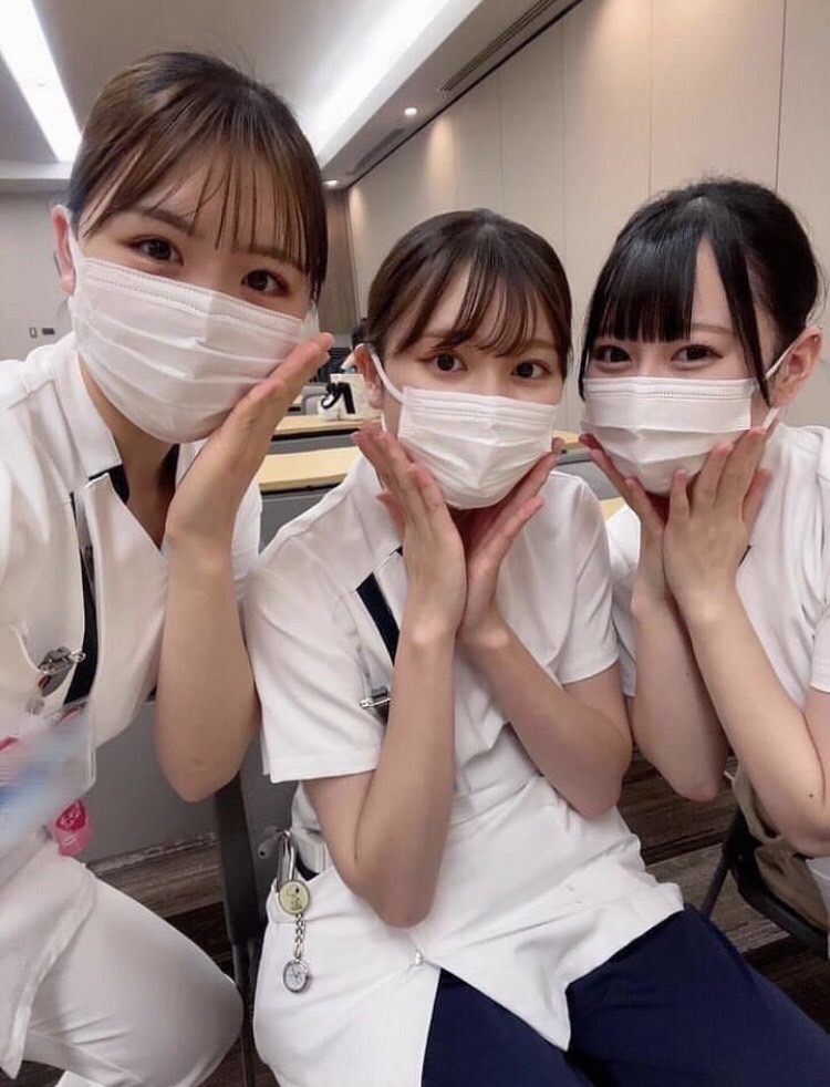 cvc_o0's tweet photo. 看護師の同期です！
だれに入れたい？(笑) https://t.co/IxuK9avR5u