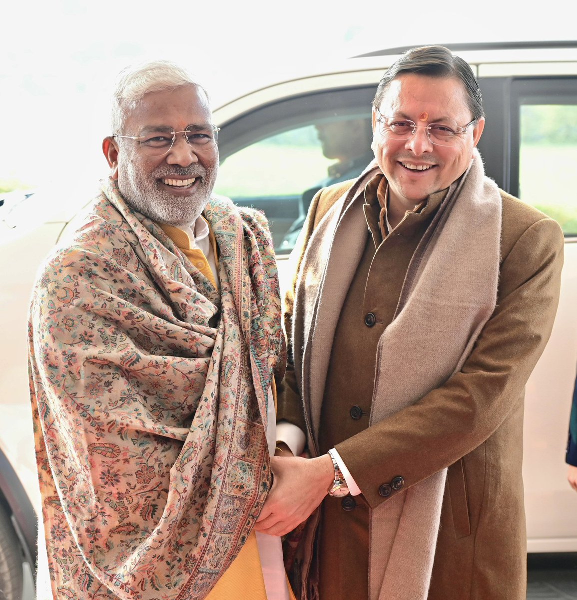 swatantrabjp's tweet photo. आज लखनऊ एयरपोर्ट पर देवभूमि उत्तराखंड के लोकप्रिय मुख्यमंत्री माननीय पुष्कर सिंह धामी जी से शिष्टाचार भेंट कर उनका अभिनंदन किया। @pushkardhami https://t.co/eDJNMBsNzc