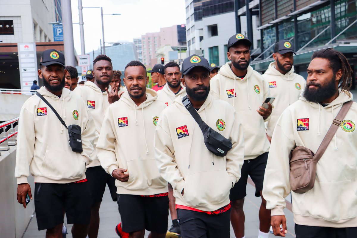 pnghekarifc's tweet photo. Our morning walk through Auckland's Central Business District today. #pnghekarifc #ofcproleague #redarmyrising https://t.co/KVtIxLQt3e