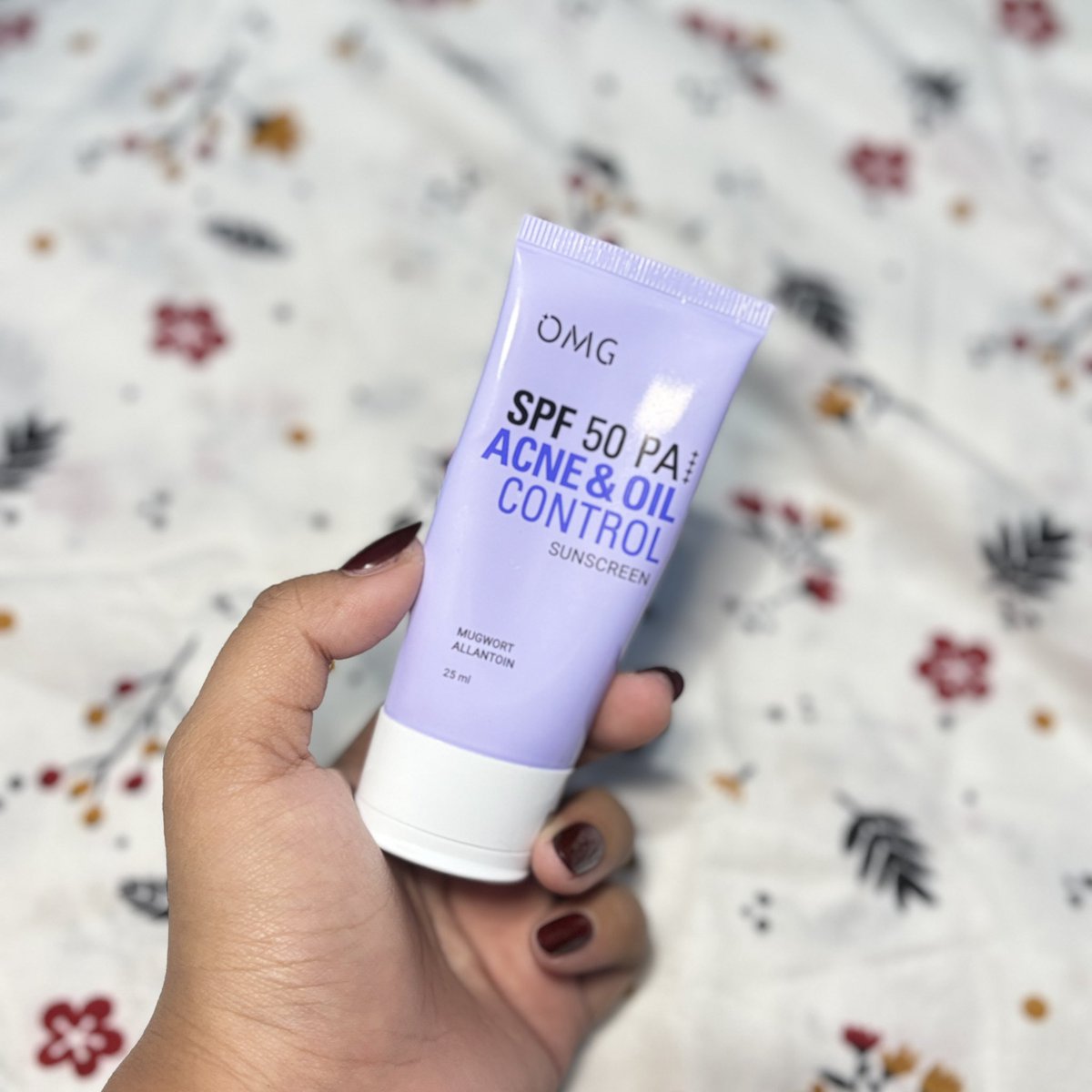 isfunnyyyy's tweet image. kulit jerawatan tuh ribet🫩

salah sunscreen dikit, jerawat baru langsung muncul, minyak makin chaos, makeup gak nempel.

sampe akhirnya aku nemu sunscreen yang surprisingly cocok di kulitku. jujur mau aku ceritain.