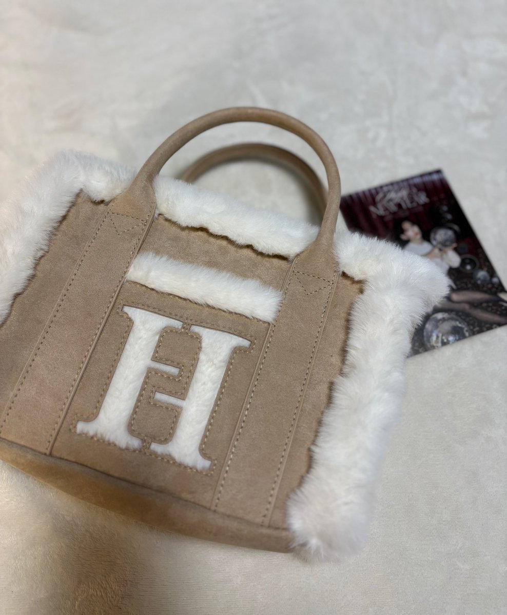 開封の儀… 【herlipto】📦 Cozy Winter Tote Bag モコモコで可愛い