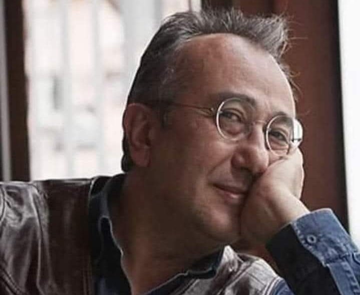 Rahmetli Tayfun Talipoğlu birgün, bir hastanenin acil servisinde sabah erken bulunduğu esnada, acilde üzeri örtülmüş bir cenazeden saat alarm sesi geldiğini duymuş. Ve bunun üzerine şöyle bir söz söylemiştir. 

"Akşamdan kurduğunuz saat sizi sabah uyandırmayabilir. Hayatımıza,