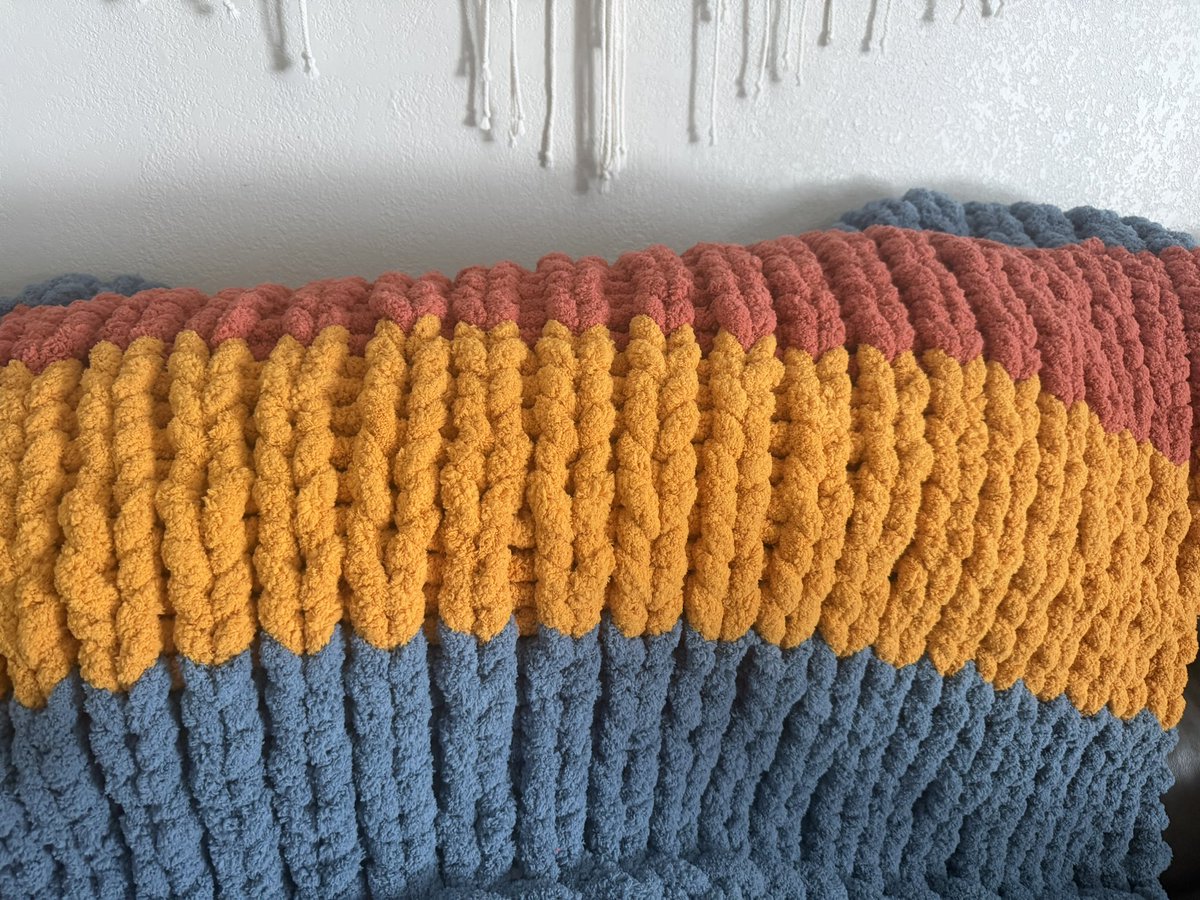 taylor_1016's tweet photo. Making my own blankets is a huge W for me. I’m a slut for blankets. https://t.co/jPyCuj2mUi