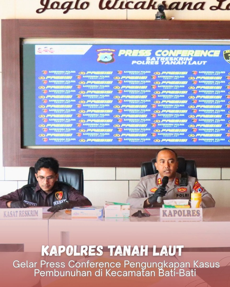 LautHumas's tweet image. Kapolres Tanah Laut AKBP Ricky Boy Siallagan, S.I.K., M.I.K., menggelar Press Conference terkait pengungkapan tindak pidana barang siapa dengan sengaja merampas nyawa orang lain (pembunuhan) sebagaimana dimaksud dalam Pasal 338 KUHP.