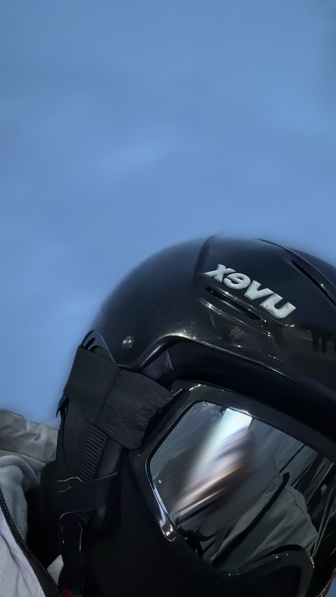 ___JustSaja's tweet photo. Isn't it ski season? https://t.co/CxzW7cRZy1
