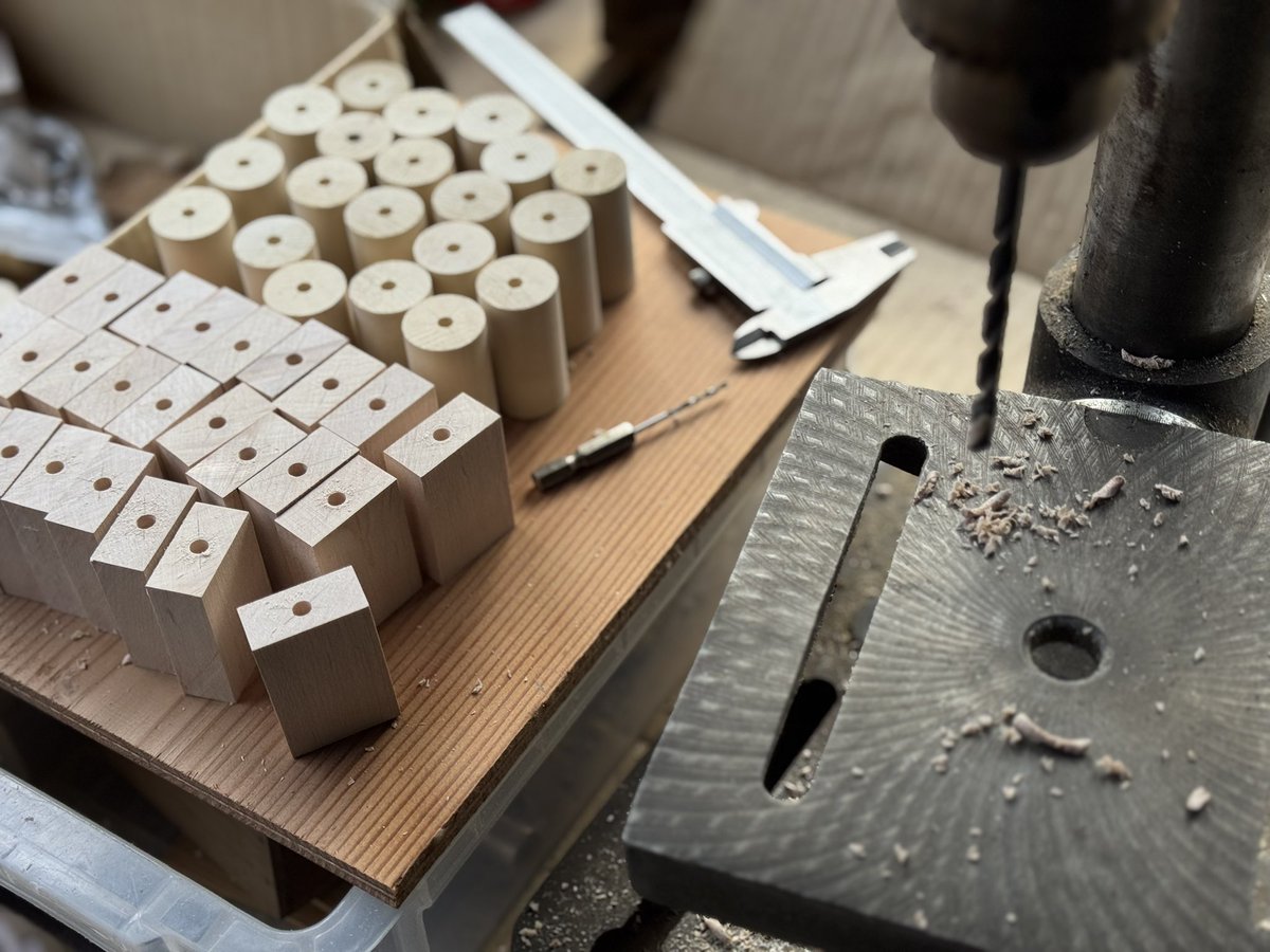 ボール盤で、4.9mmの♪バビュ〜ンと穴あけ！

#コズ紙以外オートバイサービス
#バードコール