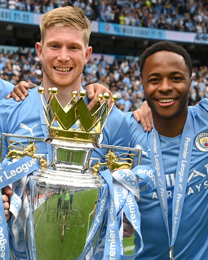 FootballTalkHQ's tweet image. 🗣️ Kevin De Bruyne: "I am a brutally honest person. So I will let you in on a little secret. Before I came to Manchester City, I didn’t really know what to make of this Raheem Sterling guy. I had never met him, and from what I’d read about him in the English press, I thought he
