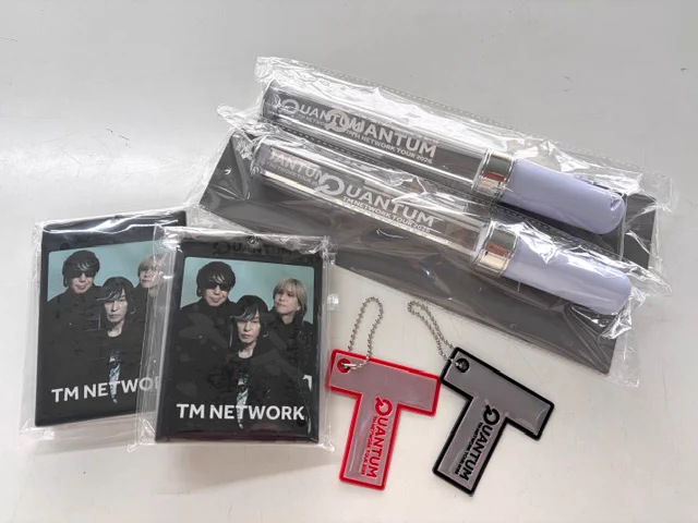 TM NETWORK「QUANTUM」ツアーグッズ到着、ファン開封の喜び広がる