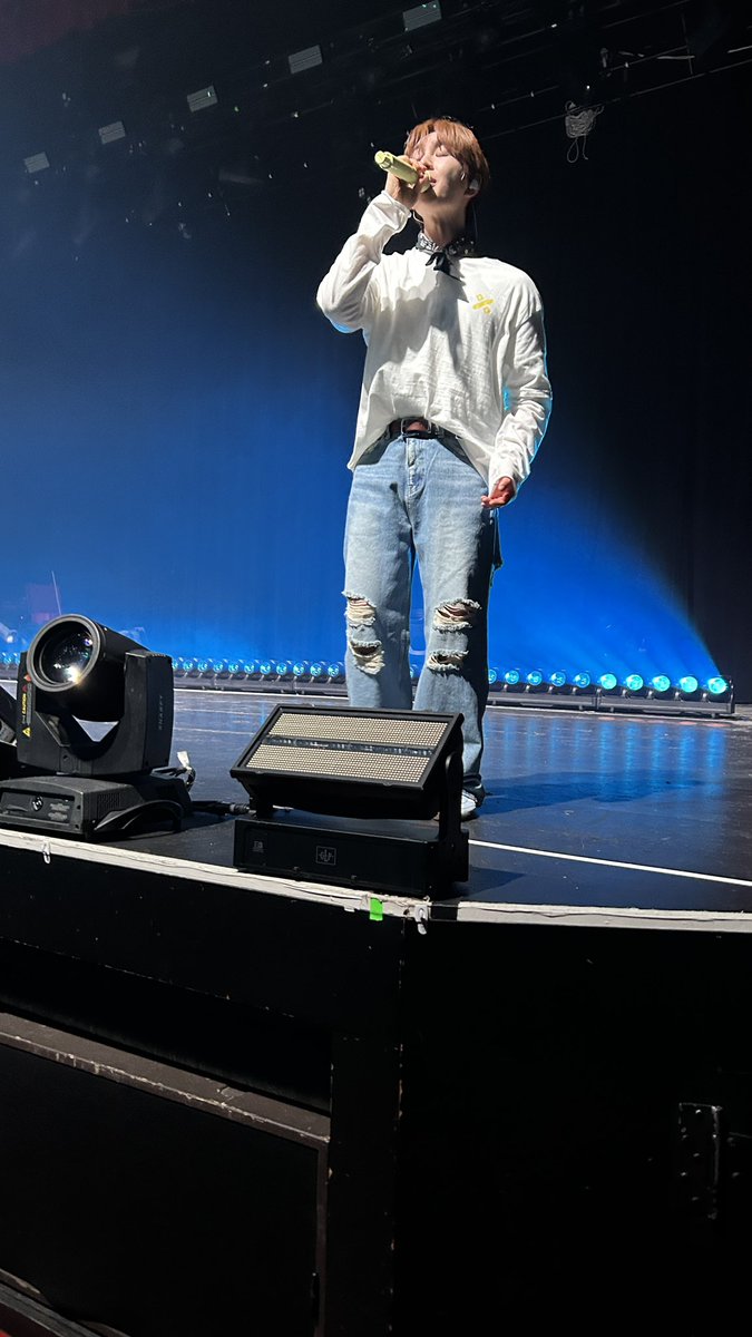 ericabearicah_7's tweet image. AHHHH ONEW WAS AWESOME!! 10/10 experience once again!! Thank you for coming to Chicago! 
#ONEW_THE_LIVE_PERCENT