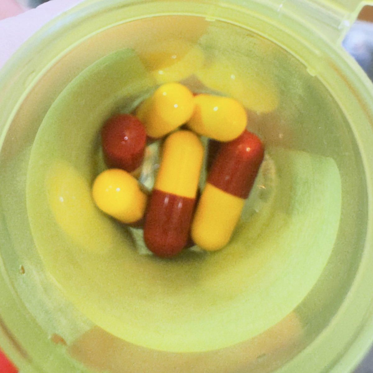 4path3t1c_4ng3l's tweet photo. My antibiotics pills look so much like pills idk how to explain it 😭

They’re literally the emoji 💊 https://t.co/6daULBmS06