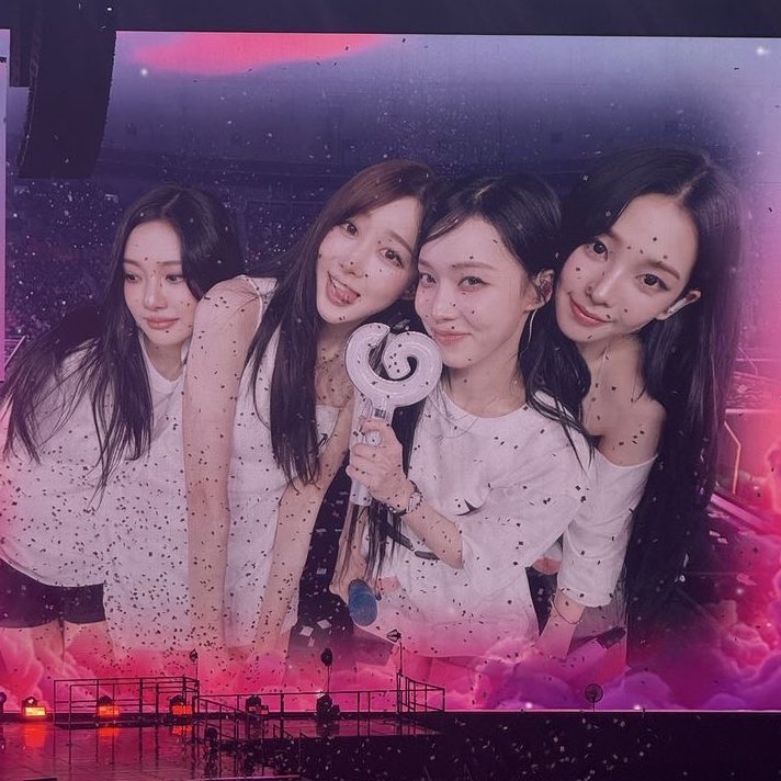 R❅*॰ॱ tweet media