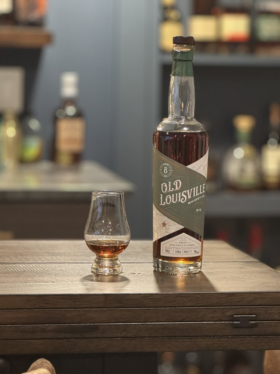RyanSimpson242's tweet photo. Dry January I don’t think so. How about Rye January. Old Louisville 8 year rye. Just cracked tonight.. what a great pour!! Happy New Year!! https://t.co/shJrokD8NV