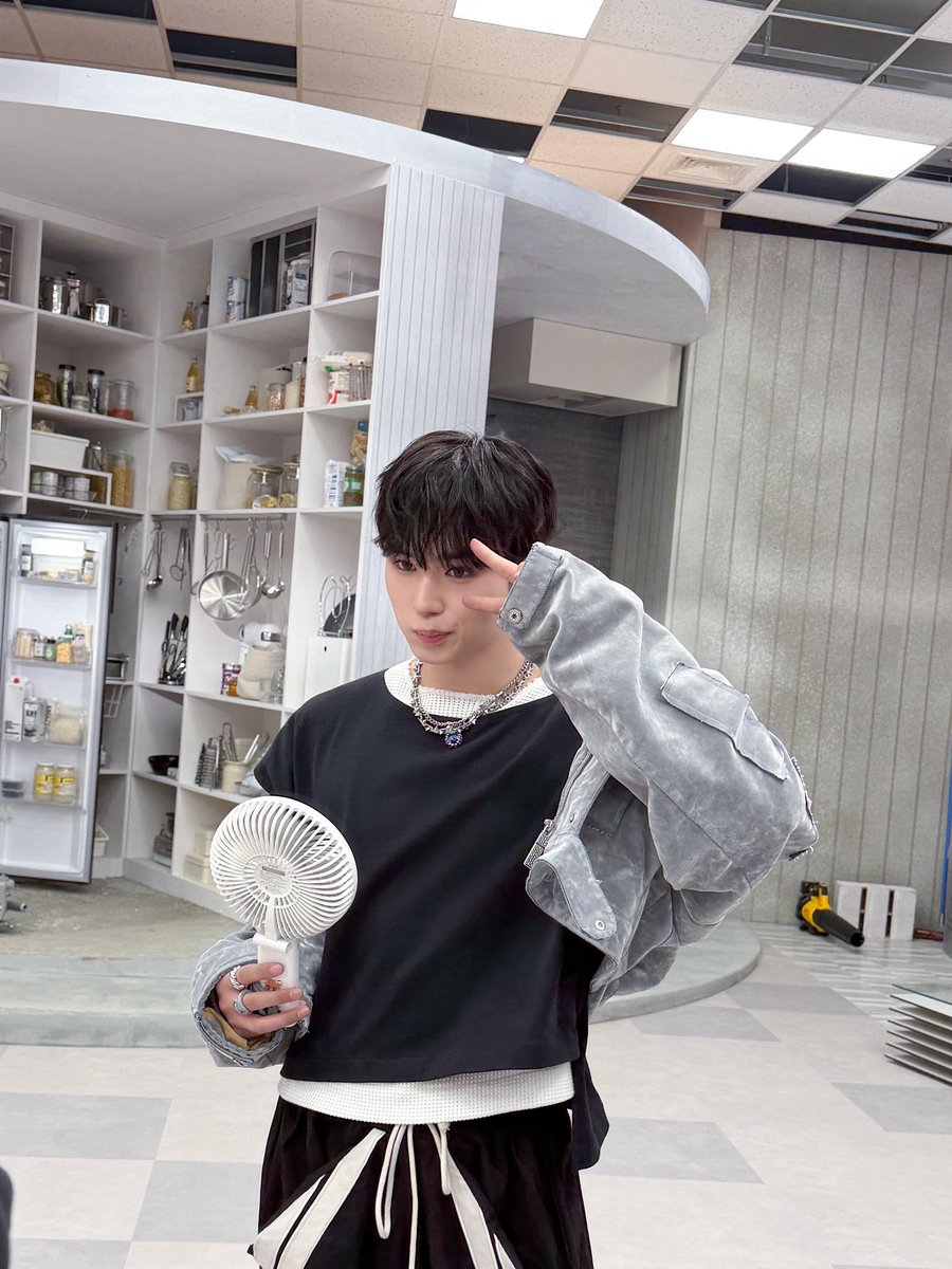 congmandoo's tweet image. 많이 쳐도 최소 5살이기