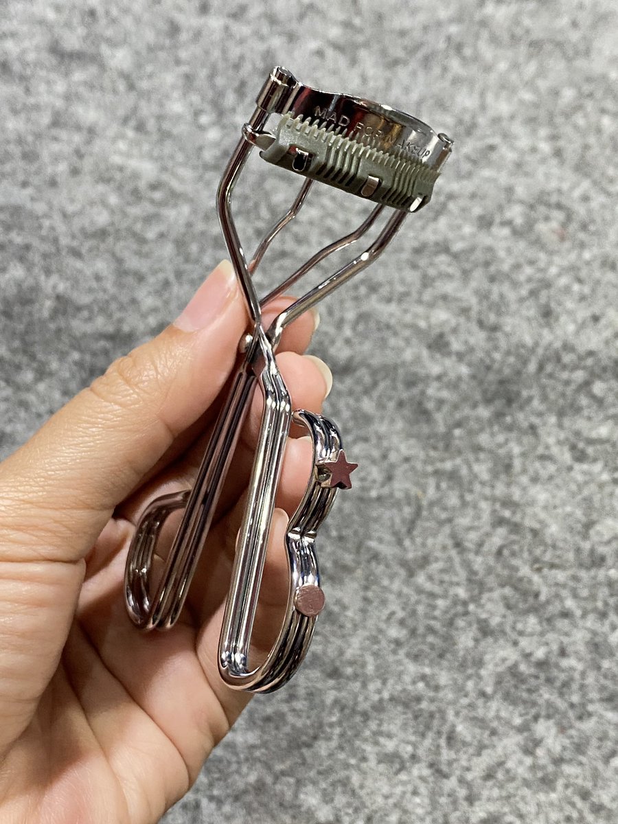 moonlightmoney_'s tweet image. ✨GIVEAWAY TIME✨

giveaway 'kok extra lentik' &amp;amp; 'tinted glass H2Oil' utk 2 org pemenang (masing2 akan dpt salah satunya)

rulesnya gampang bgt!
-follow aku &amp;amp; @madformakeup_co 
-❤️+RT tweet ini &amp;amp; tweet dibawah
-reply dom + kalian mau yg mana dan alasannya

aku close 18 Jan ya, gd…