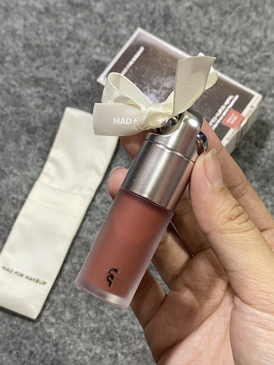 moonlightmoney_'s tweet image. ✨GIVEAWAY TIME✨

giveaway 'kok extra lentik' &amp;amp; 'tinted glass H2Oil' utk 2 org pemenang (masing2 akan dpt salah satunya)

rulesnya gampang bgt!
-follow aku &amp;amp; @madformakeup_co 
-❤️+RT tweet ini &amp;amp; tweet dibawah
-reply dom + kalian mau yg mana dan alasannya

aku close 18 Jan ya, gd…