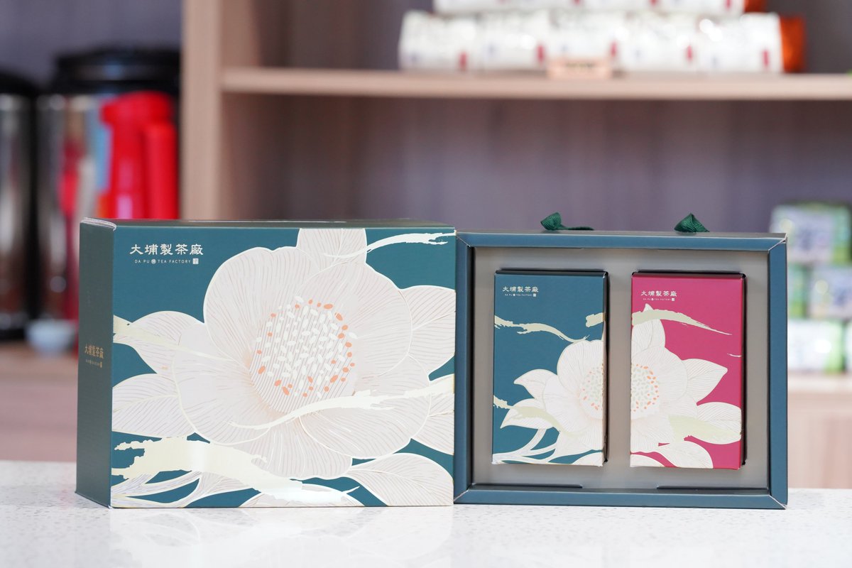 NewTaipeiGov's tweet photo. 🥇World-class tea, right here in #NewTaipei.🌿 Tea from #Pinglin, #Shenkeng, and #Sanxia won 2 Top Gold Awards and 1 Gold Award at Japan’s 2025 World Green Tea Contest, with flavor and packaging both earning international recognition. Come taste it here.🍵 https://t.co/DbHNJpefDH