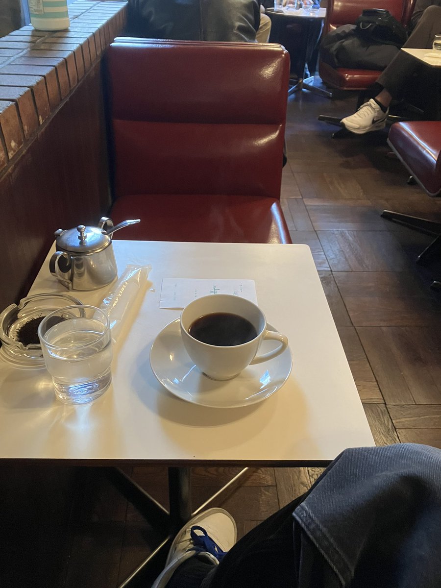 idolcomer's tweet photo. こういう喫茶店がね。
やっぱり落ち着く https://t.co/12eYOkKby8