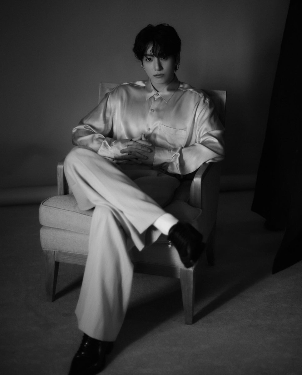 beefzax_'s tweet image. The husband.                              The wife.