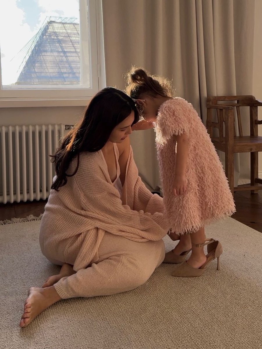 Diorgirlx's tweet image. me and mini me one day