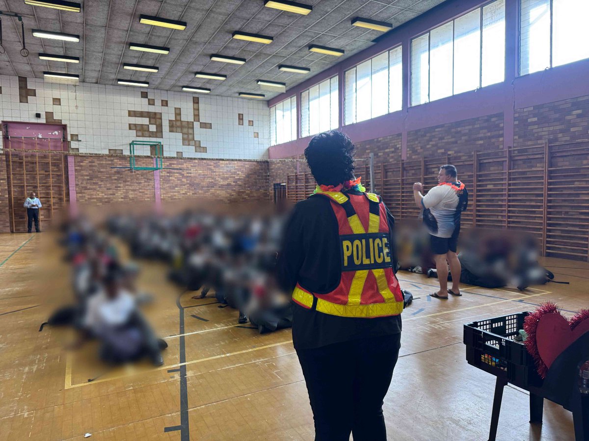 ChildProtectH's tweet image. The #backtoschool message was simple, #believe in #yourself

The Warrant Officer prepared a 100 words that we could share with the #children 

#StrongerTogether @EducationGP1  SAPS
Brinant Group 
Fidelity ADT