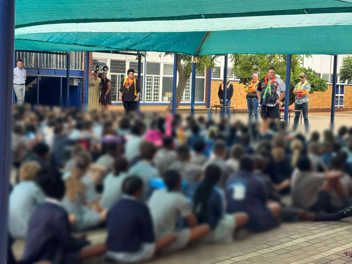 ChildProtectH's tweet image. The #backtoschool message was simple, #believe in #yourself

The Warrant Officer prepared a 100 words that we could share with the #children 

#StrongerTogether @EducationGP1  SAPS
Brinant Group 
Fidelity ADT