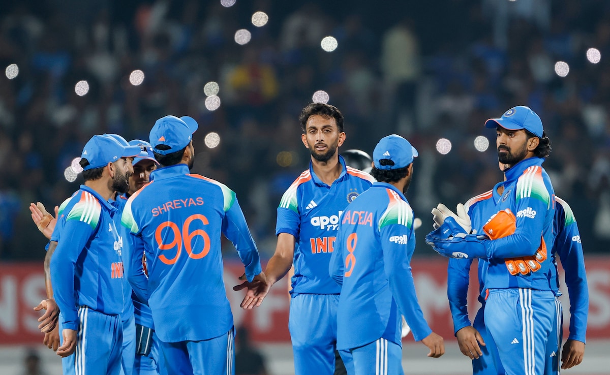 If this is India’s bowling, forget 2027 WC.

NZ reached to 300 &amp; chased 285 easily in home conditions.
6+ Eco.,no control, no fear.

Resting and dropping key bowlers won’t fix this.
Hardik, Bumrah, Shami are non-negotiable.
Arshdeep fits ODIs better than many #TeamIndia #INDvsNZ