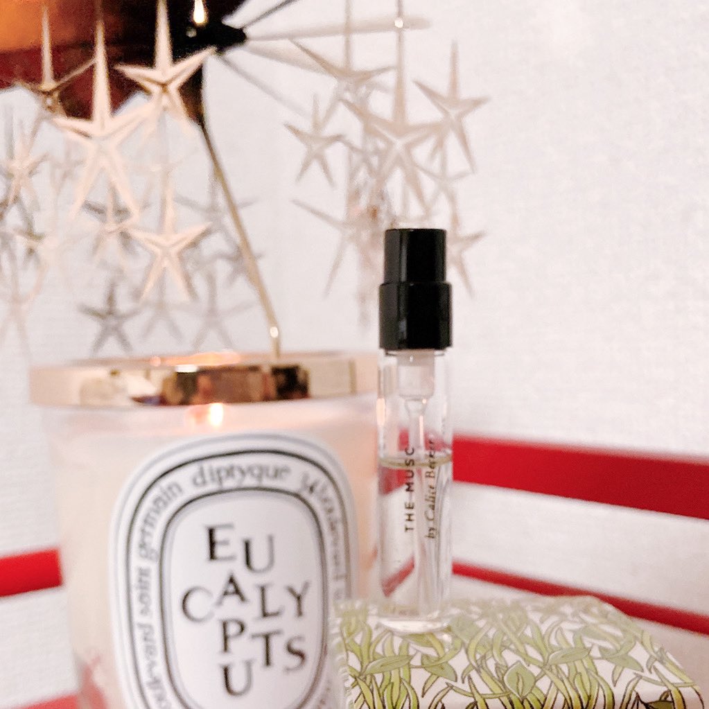 oplant's tweet image. 今日の香水はエッセンシャルパルファンのザムスク🍯🫧

蜂蜜とムスクでほっこり系かと思いきや、ジンジャーがデカ過ぎて高級ファッションフレグランスみがつよい✨🫚😭🫚✨
ツイリードゥエルメスに似てて、外行きの服でオシャレしてないと申し訳なくなるキラキラ感
せめて背景だけでも光らせとくか…