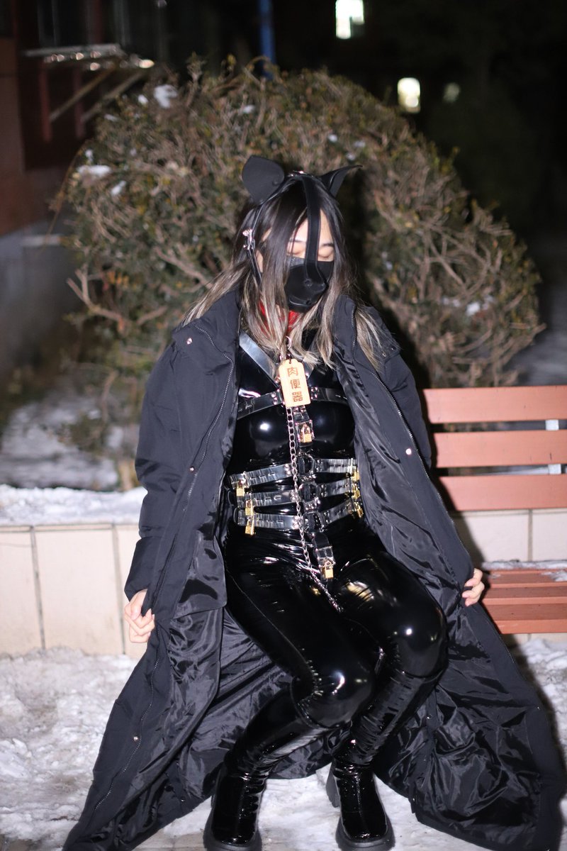 挂锁
🔒

#露出 #exhibition #小狗日记 
🐩 <a href="/18cm_cucumber/">小予</a> 
📷 <a href="/TarsMark2/">梓楚 Branka</a> 
Mask <a href="/BlackMarieChina/">BlackMarie</a>