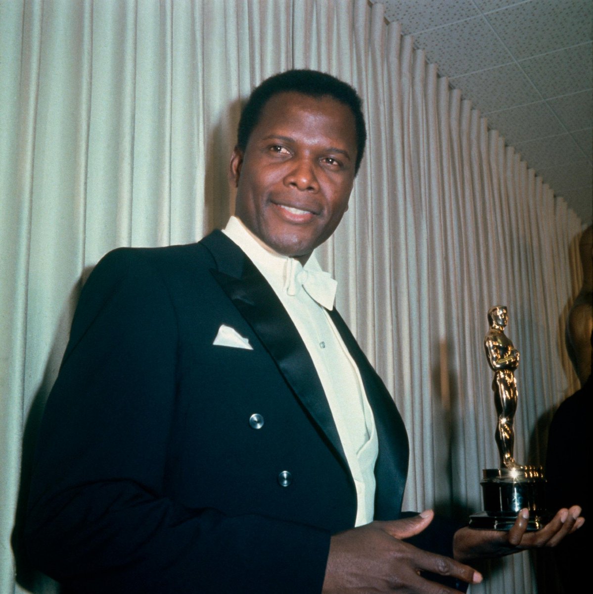 <a href="/RightScopee/">Right Scope 🇺🇸</a> Sidney Poitier