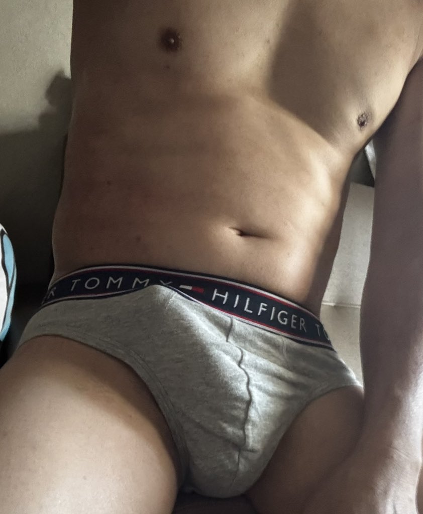 硬起來要擺旁邊，放中間的話會露出來