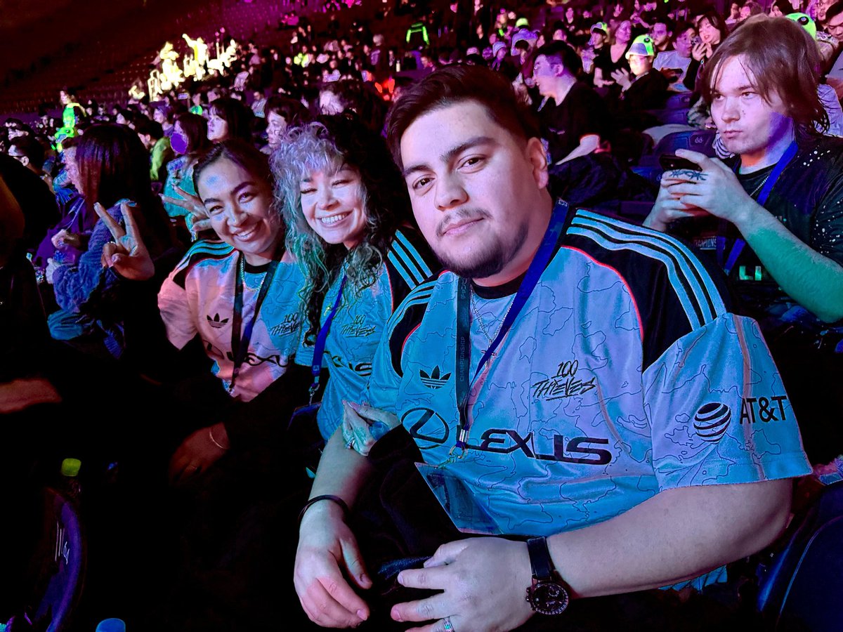 100T_Esports's tweet image. With support like this, we'll come out on top.

#CRTWIN #CRWIN #100TWIN