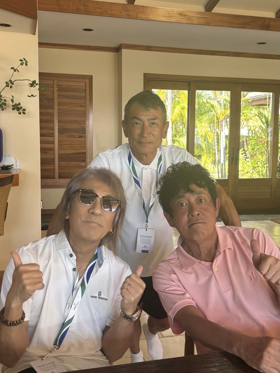 SONY Open in Hawaii🌈🏌️‍♂️
10年振りに
B’z松本さんにお会いして
お家でビール🍺ご馳走になりました
共通の友人SONY MUSIC大竹さんと。
LOVE BEACH🎵
かれこれ40年のお付き合いになりますね。
3人とも健康でいつまでも友達でいましょう💚