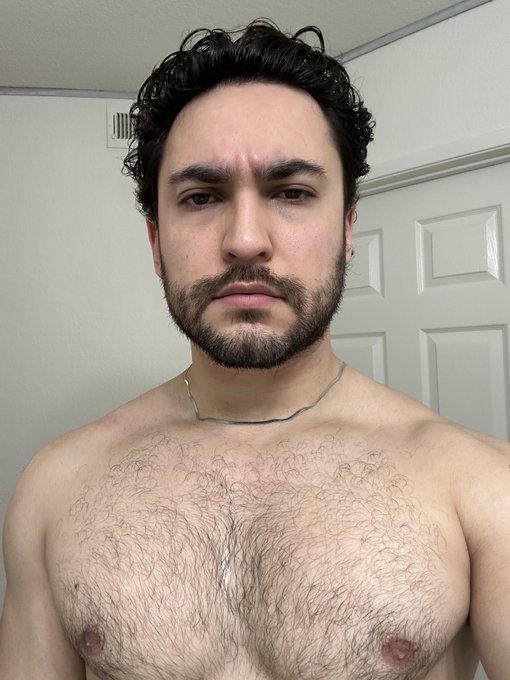Frankie - What am I supposed to do with all this hair on my chest now? 😑 https://t.co/svZI2cKPv1