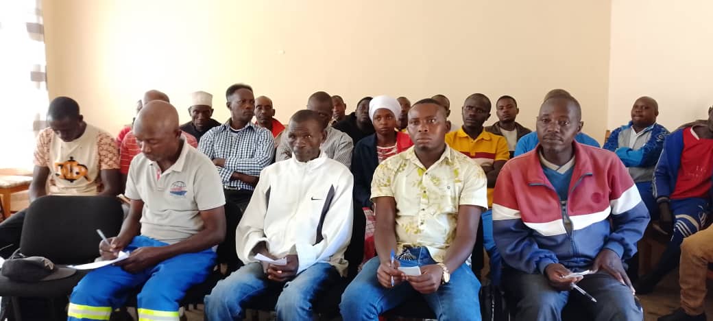 PButanyerera's tweet image. #Burundi Hygiène et développement urbain/Ce mercredi 14 janvier 2026, l’Administrateur communal de #Kayanza, NIYONIZIGIYE Godefroid, accompagné des responsables des services techniques, a tenu une réunion avec les acteurs chargés de la gestion de la ville de Kayanza. #Butanyerera