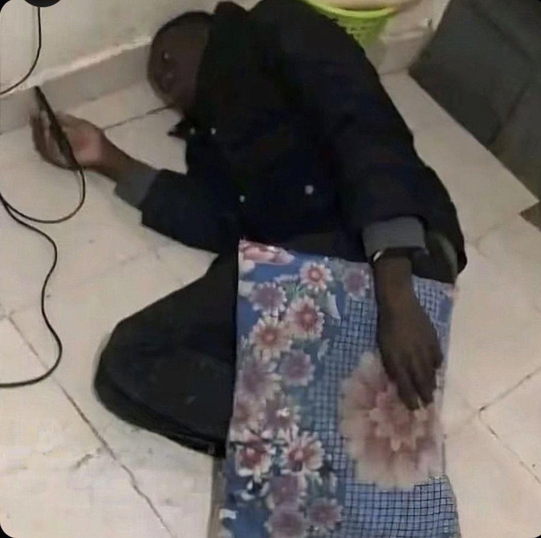 isnt_she_selena's tweet image. Me viewing houses worth 6M$ and be like, "no, i don't like the kitchen"