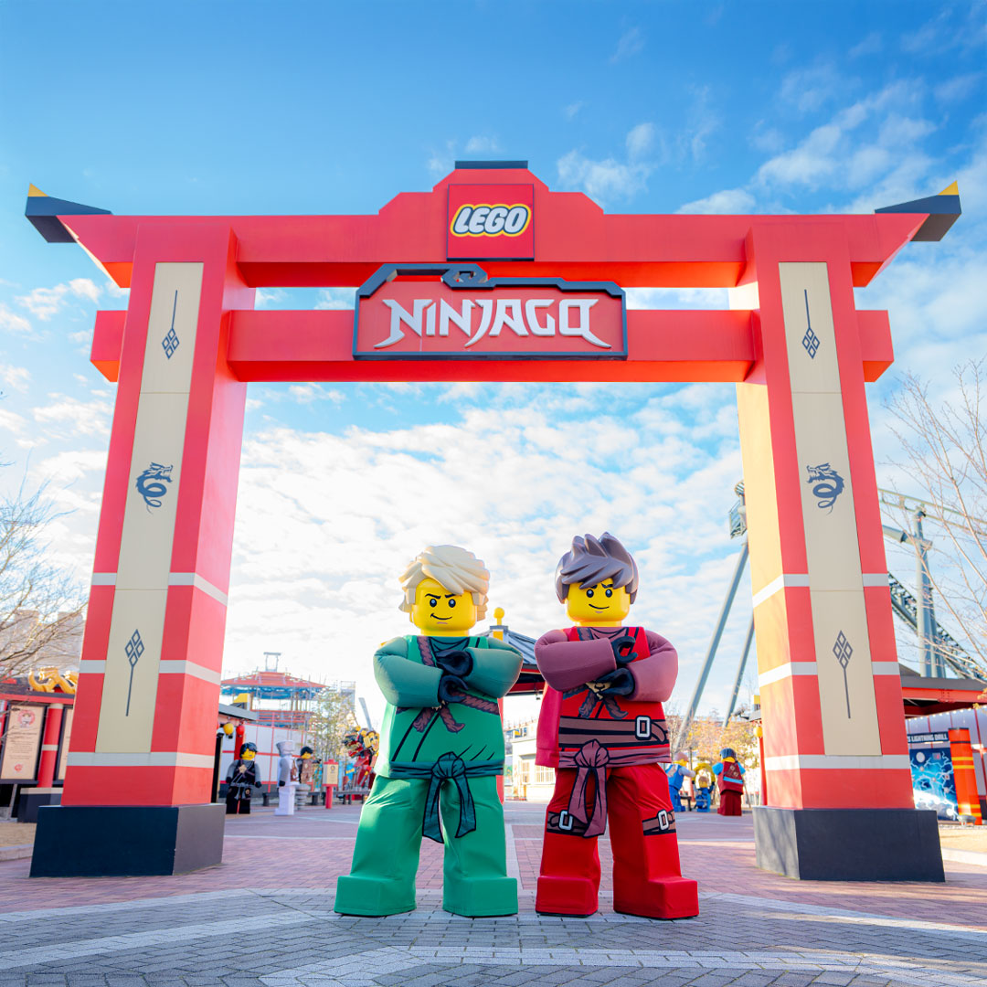 LEGOLAND_Japan's tweet photo. ／
ゴー･フル･ニンジャ
トレーニング･アカデミー2026
＼
1/31(土)～3/15(日)開催⛩
新しいニンジャ修行だけじゃない‼

レゴ ニンジャゴー15周年を記念した､日本ではここでしか手に入らないレアアイテムも必見👀✨

ニンジャゴーファンなら見逃せない！
さぁ､キミもニンジャになろう🔥

詳しくはこちら👇
https://t.co/M4LvDQOkr5
#レゴランド #NINJAGO