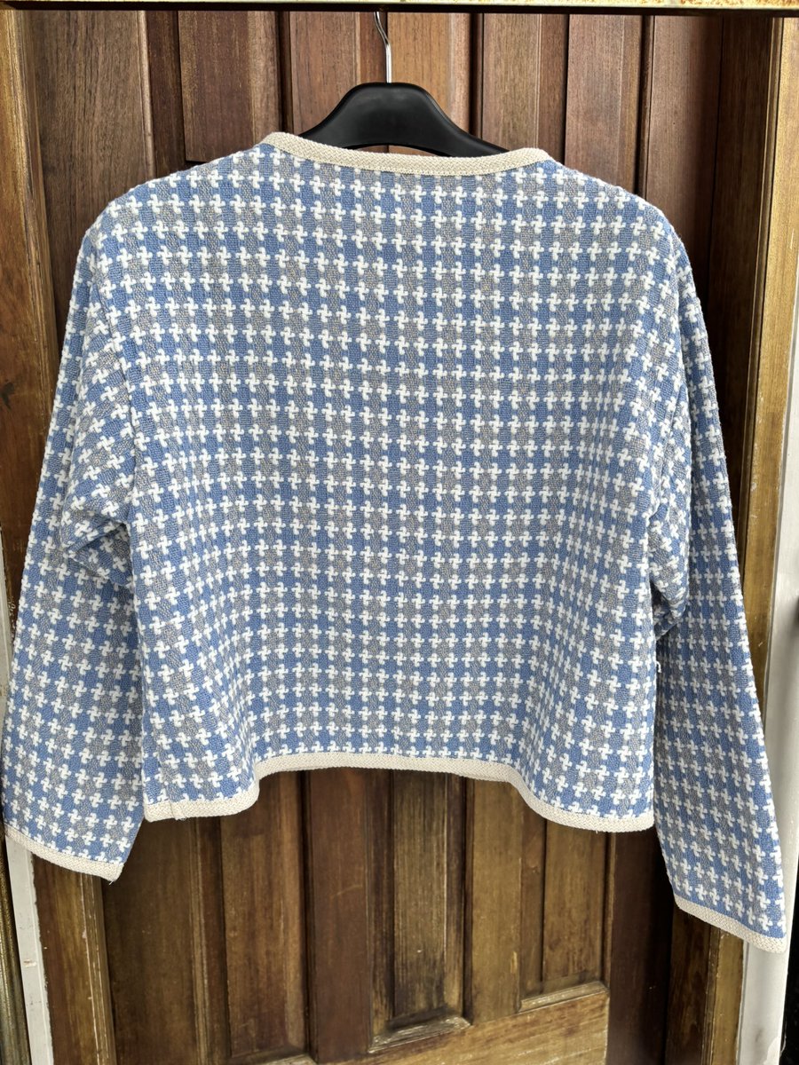 seaglsc's tweet photo. WTS ! Tweed blazer cardigan outer wanita warna biru - ukuran M

75k ajaa NEW gapernah dipake 
bisa co toko oren https://t.co/0MWOrY6S9J