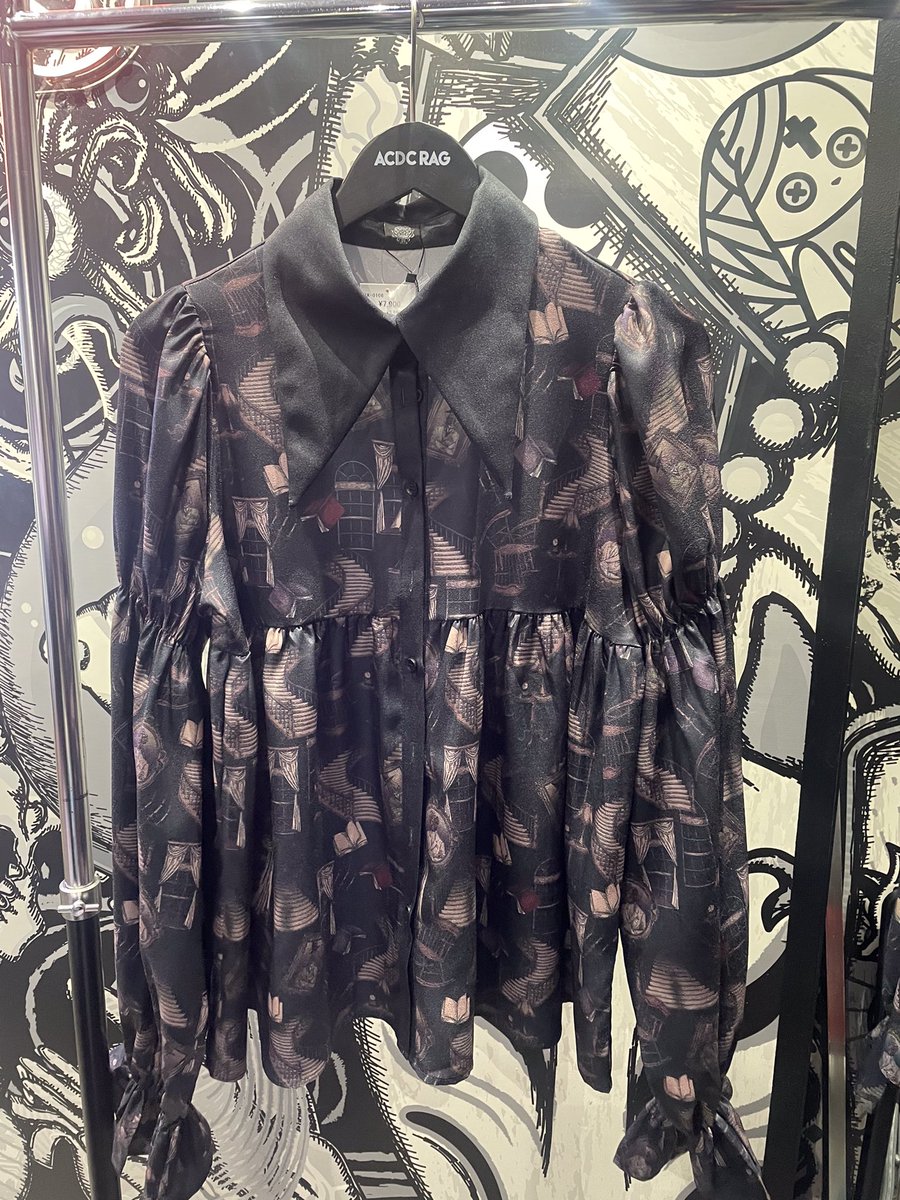 acdcrag_shop's tweet photo. 🌟NEW🌟

DXMOUVE新商品入荷しました✡️

本店のみでお取り扱いしております！！

🖤亡霊の館シャツ　¥8,690

#acdcrag_本店_新商品
#DXMOUVE https://t.co/g1CSDfa6xt
