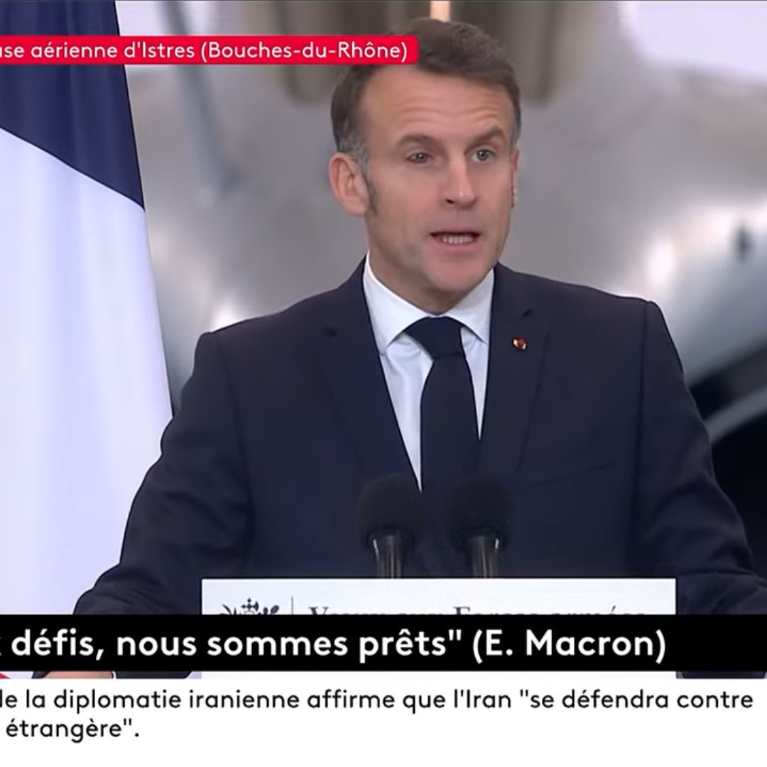 AlertesInfos's tweet image. 🇫🇷 EN IMAGE | Emmanuel Macron apparaît avec un œil injecté de sang au moment de prononcer ses vœux aux armées.